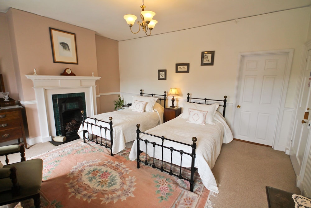 Deluxe Twin Room (Holly)