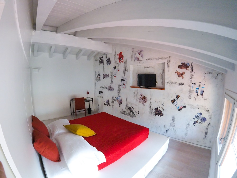 Deluxe Double Room, Jetted Tub (Red Eye)