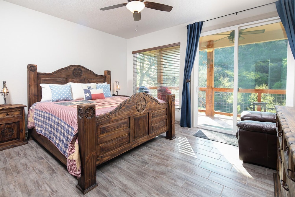 House, 6 Bedrooms