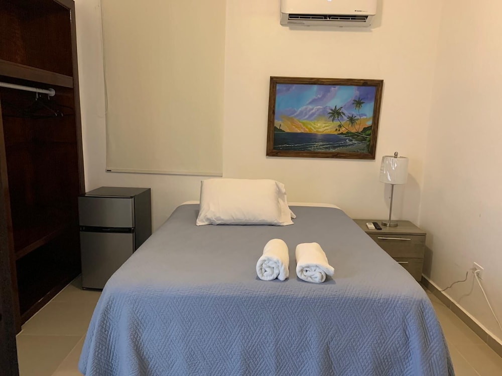 Basic Room, 1 Queen Bed