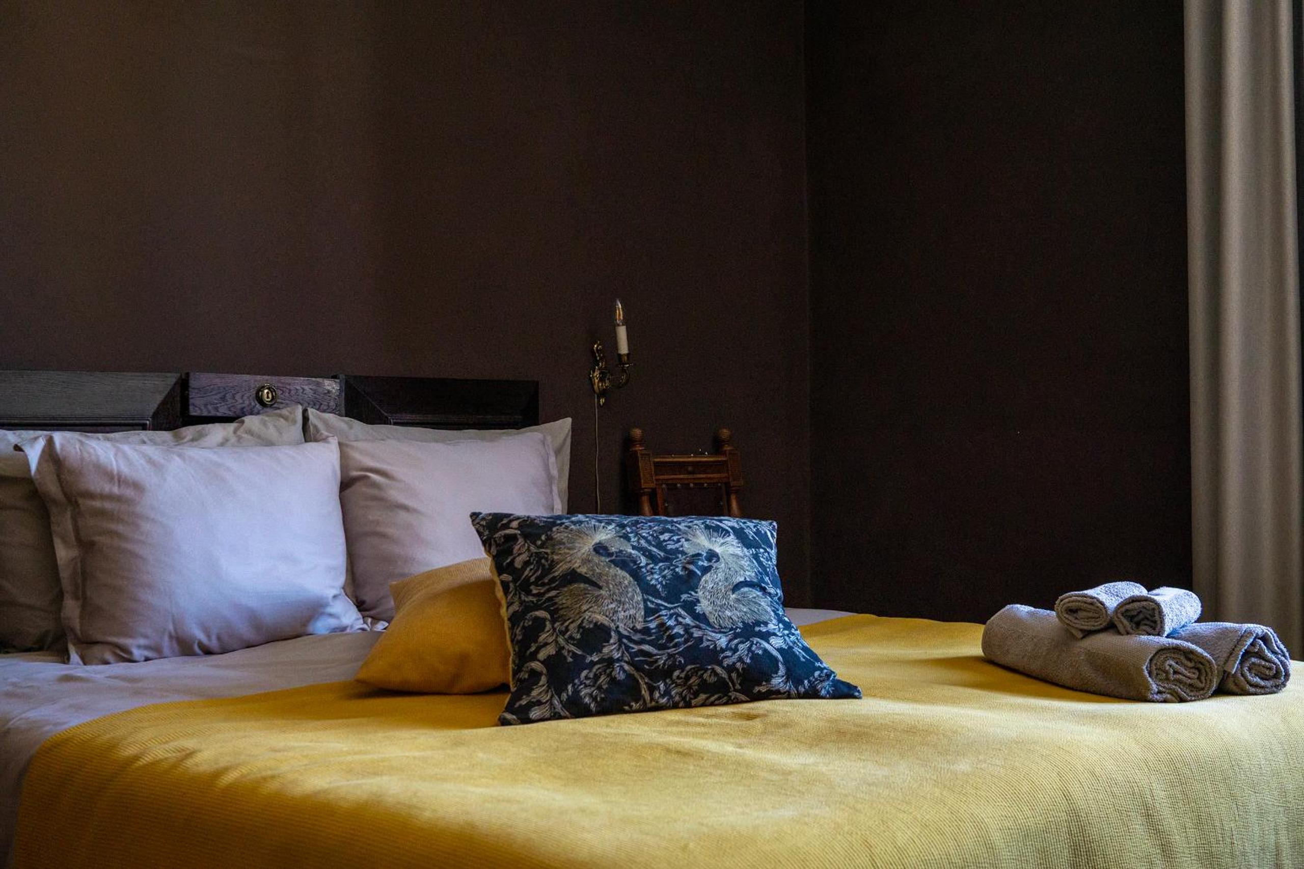 Standard Double Room With Shared Bathroom