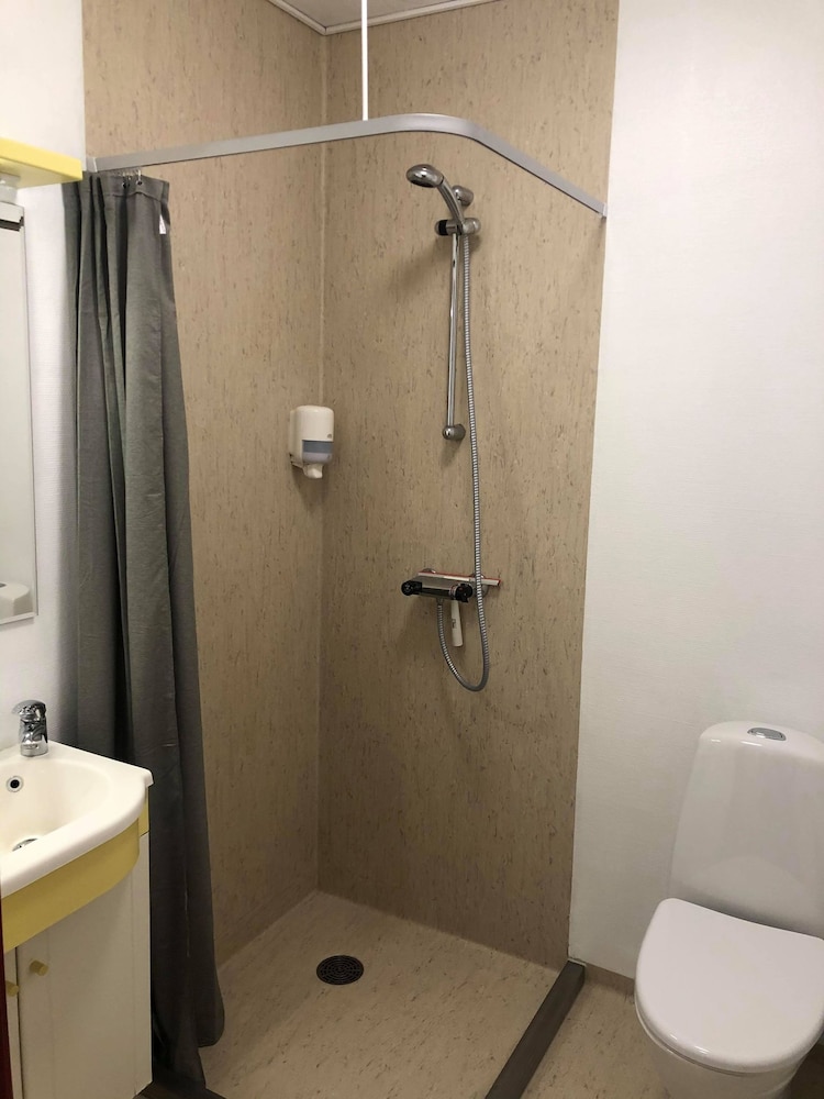 Basic Double Room, 2 Twin Beds