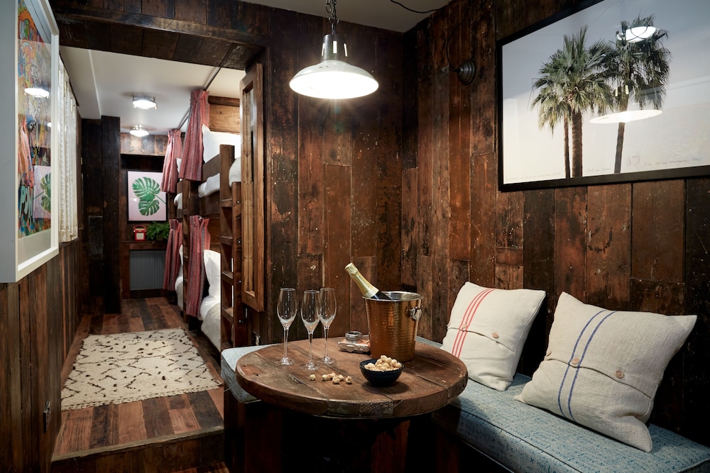 Basic Quadruple Room, Multiple Beds