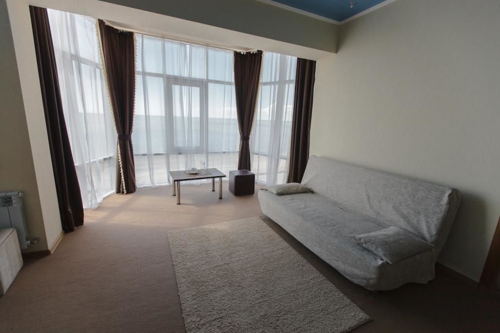 Suite, 1 Queen Bed With Sofa Bed