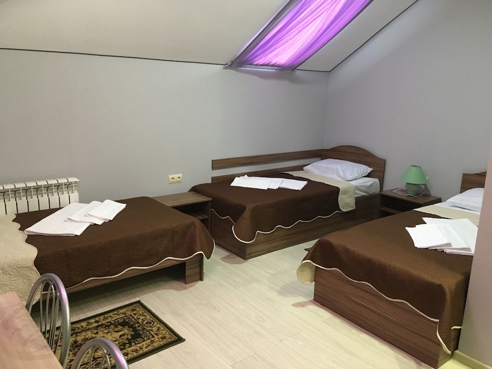 Basic Triple Room, 3 Twin Beds, Non Smoking