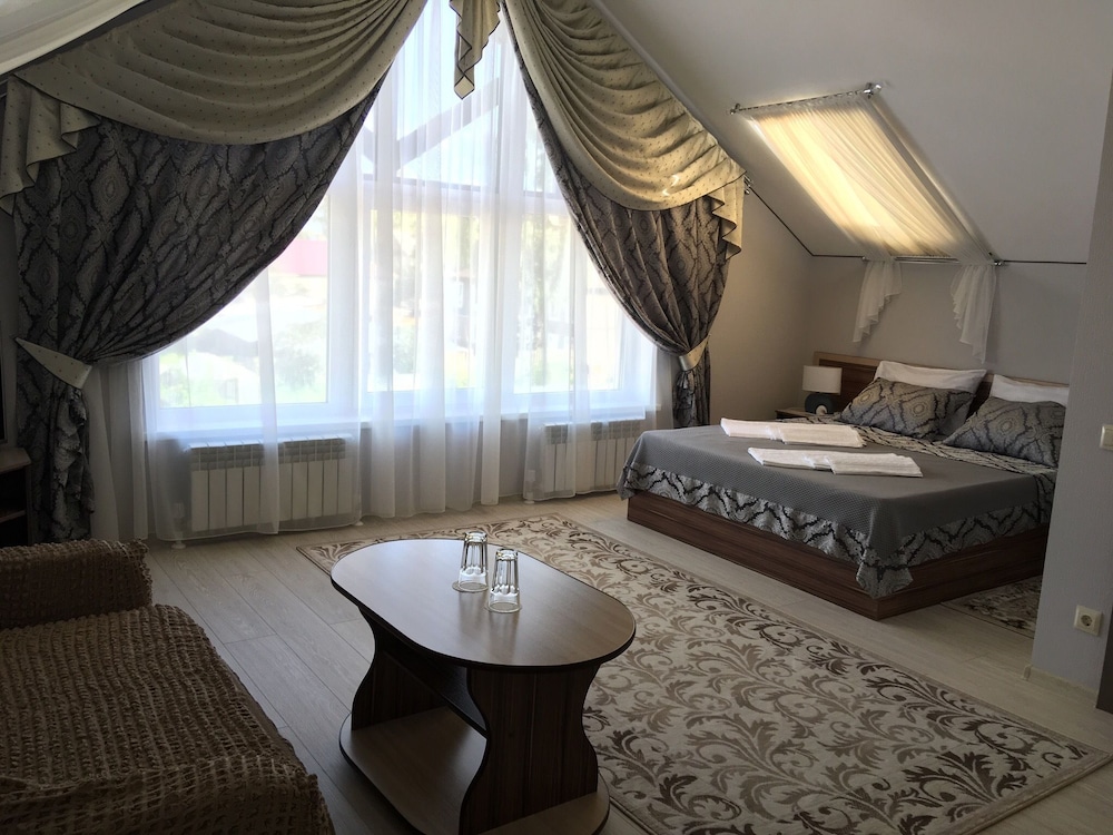 Luxury Suite, 1 Queen Bed with Sofa bed, Non Smoking