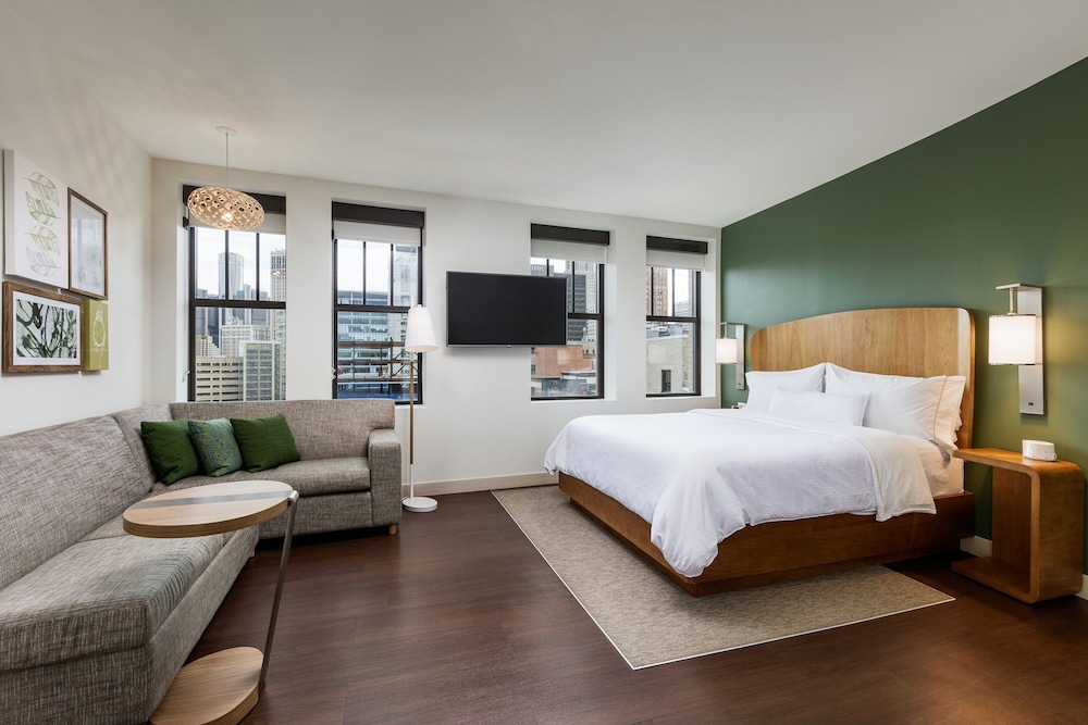 Studio, 1 King Bed with Sofa bed, City View (Mobility Accessible, Roll-in Shower)