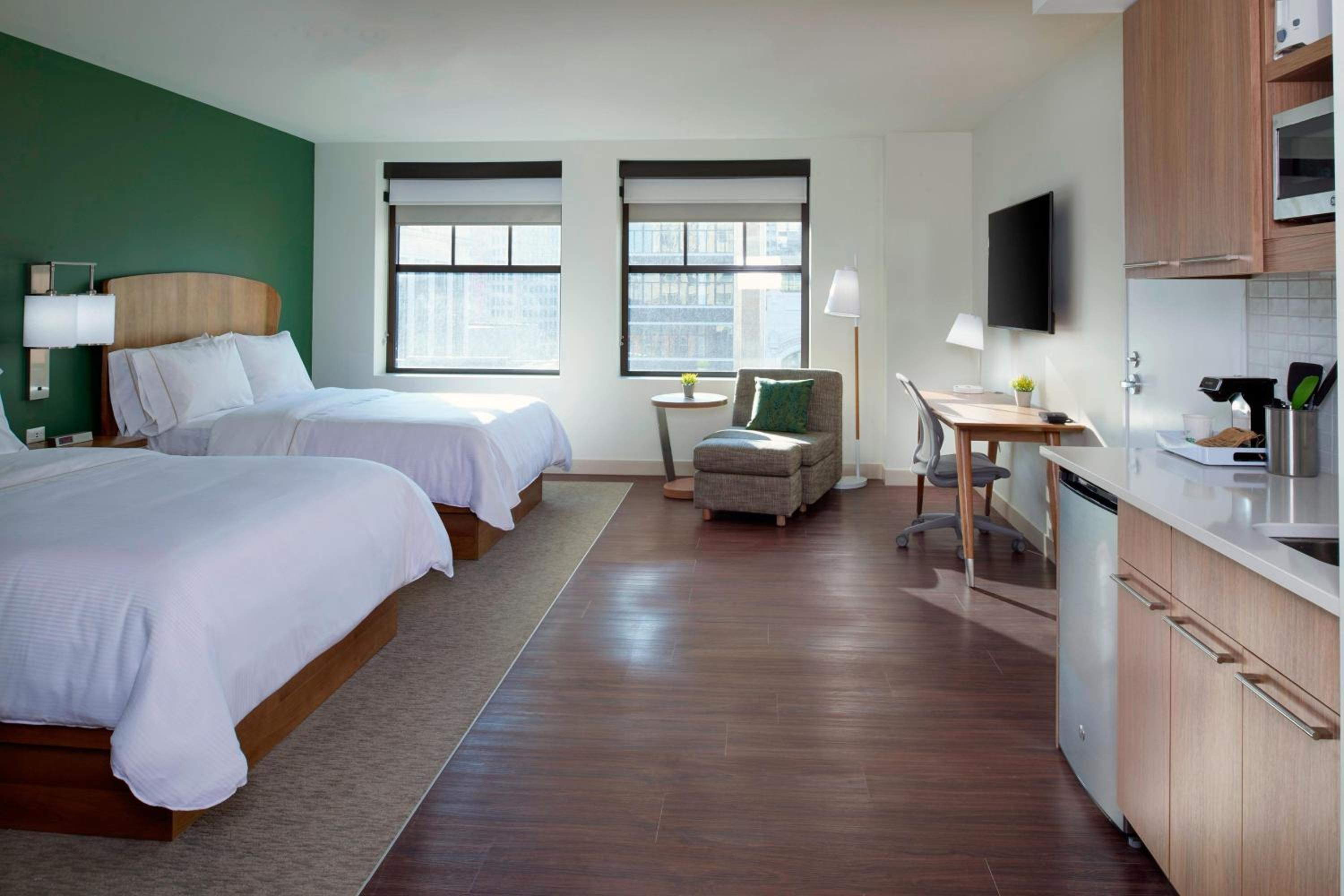 Standard Queen Room