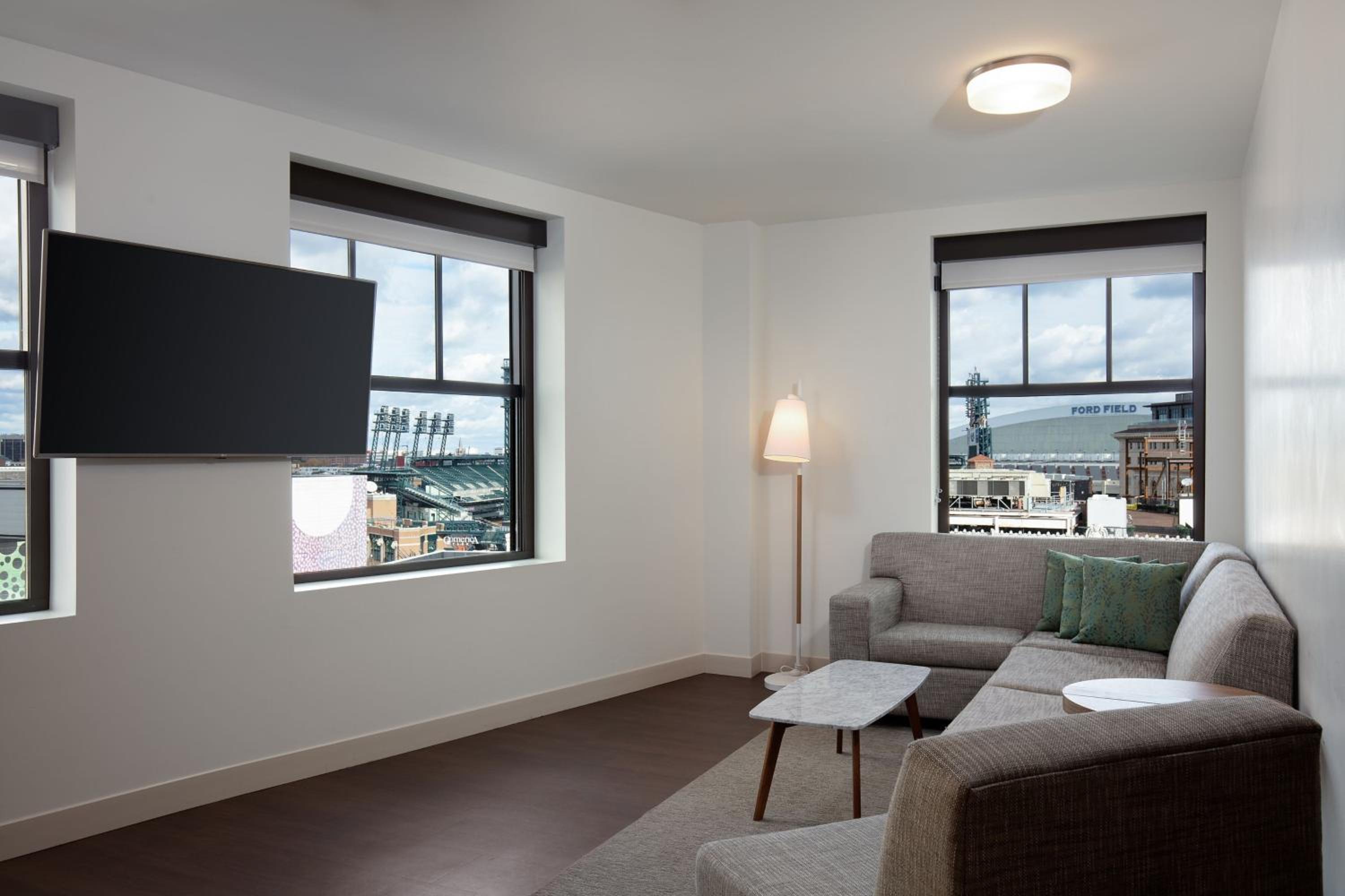 1 Bedroom Suite, 1 King, Sofa bed, City view