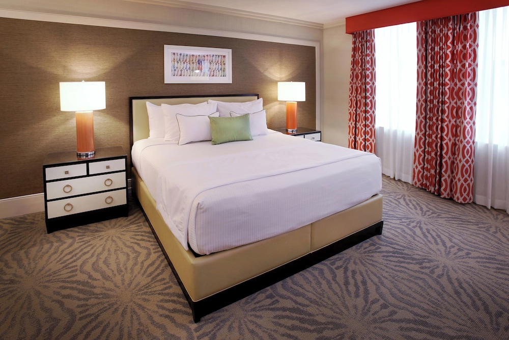 Deluxe Room, 1 King Bed, Smoking