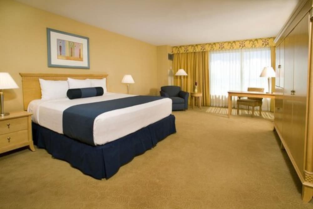 Premier Room, 1 King Bed, Smoking