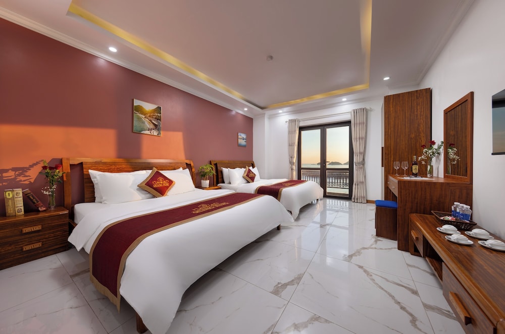Deluxe Quadruple Room, 2 Queen Beds, Sea View