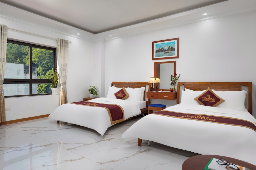 Deluxe Quadruple Room, 2 Queen Beds, Mountain View