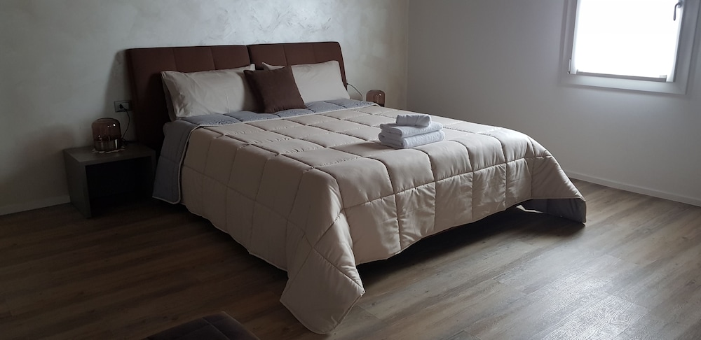 Family Suite, 1 Queen Bed with Sofa bed, Courtyard View