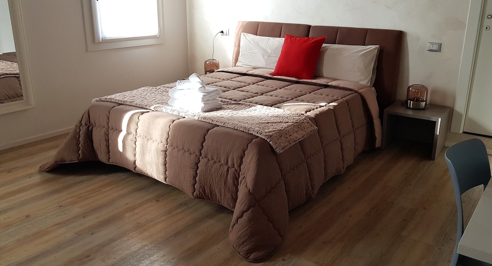 Junior Suite, City View (Noemi)