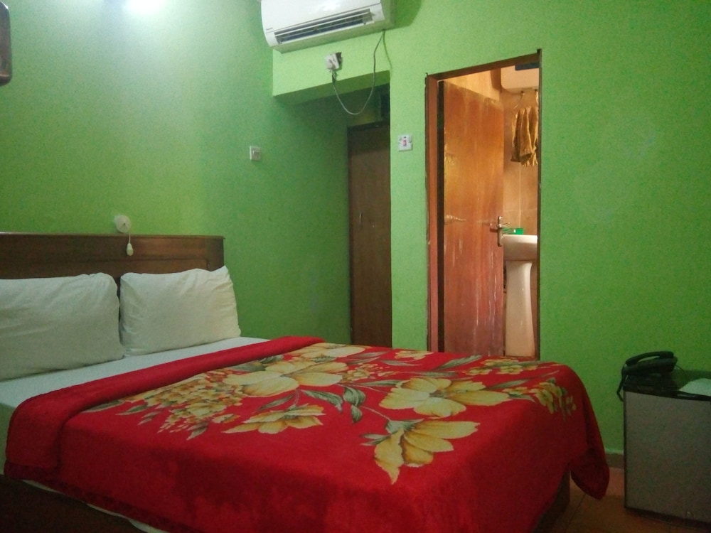 Room (Rose)