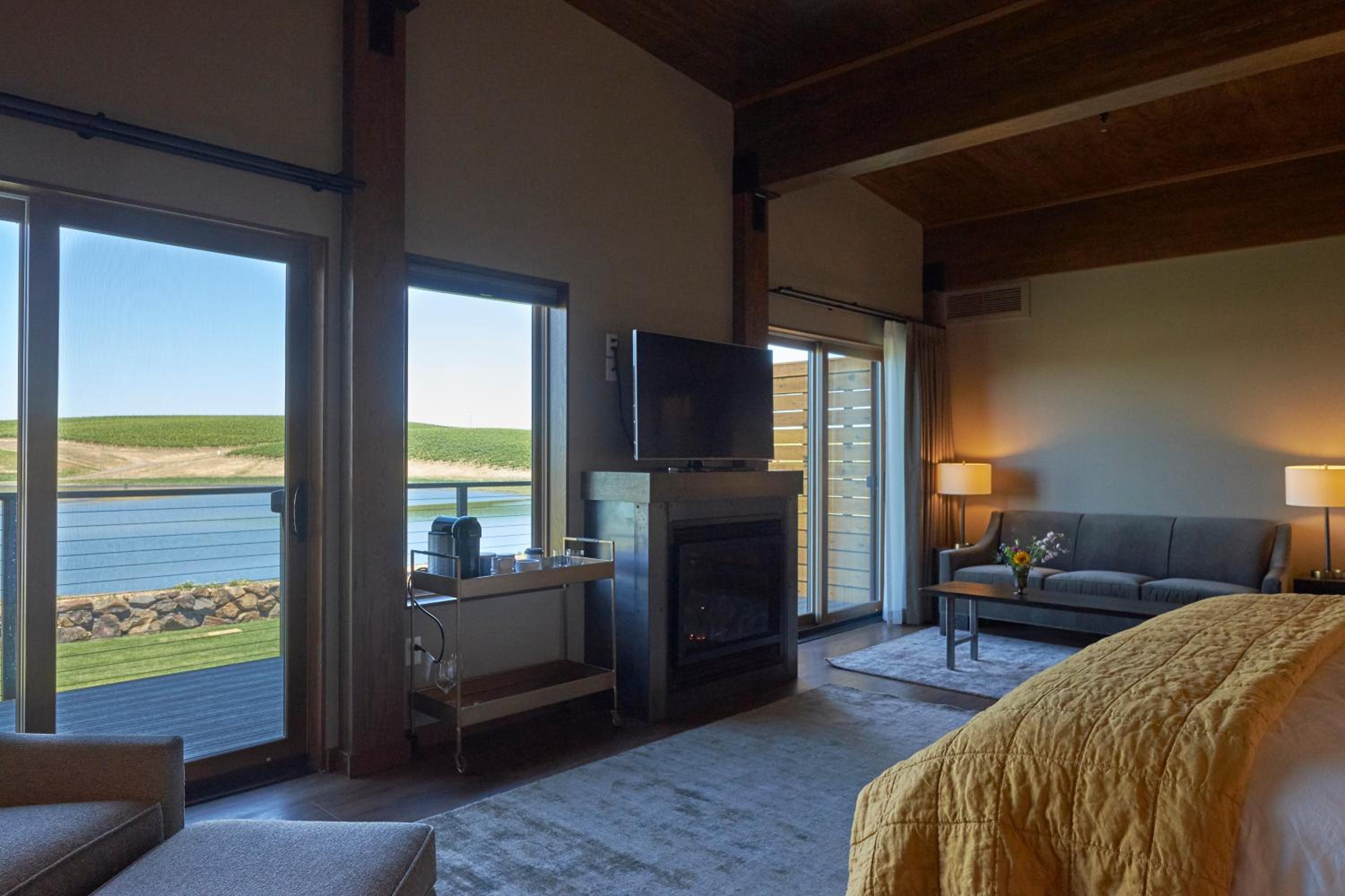 Suite with Mountain View
