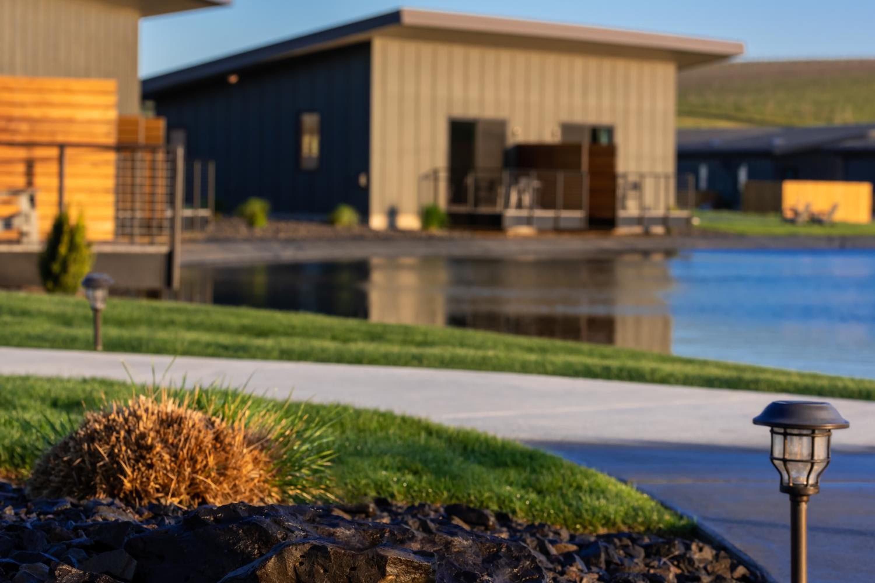 Bungalow - Water Front 
