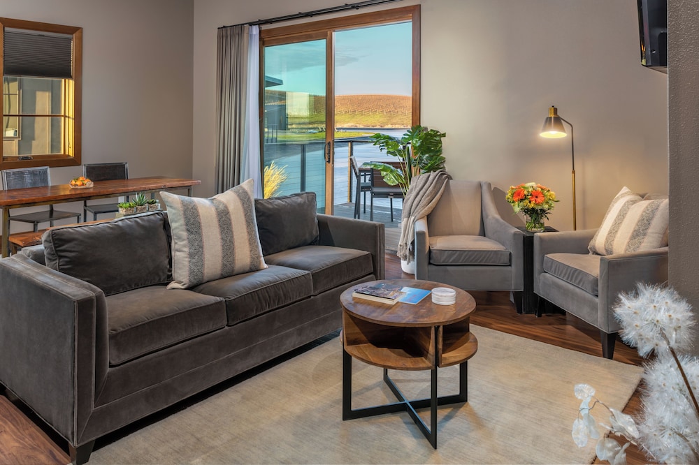 Luxury Apartment, 1 Bedroom, Terrace, Lake View (No Pets)
