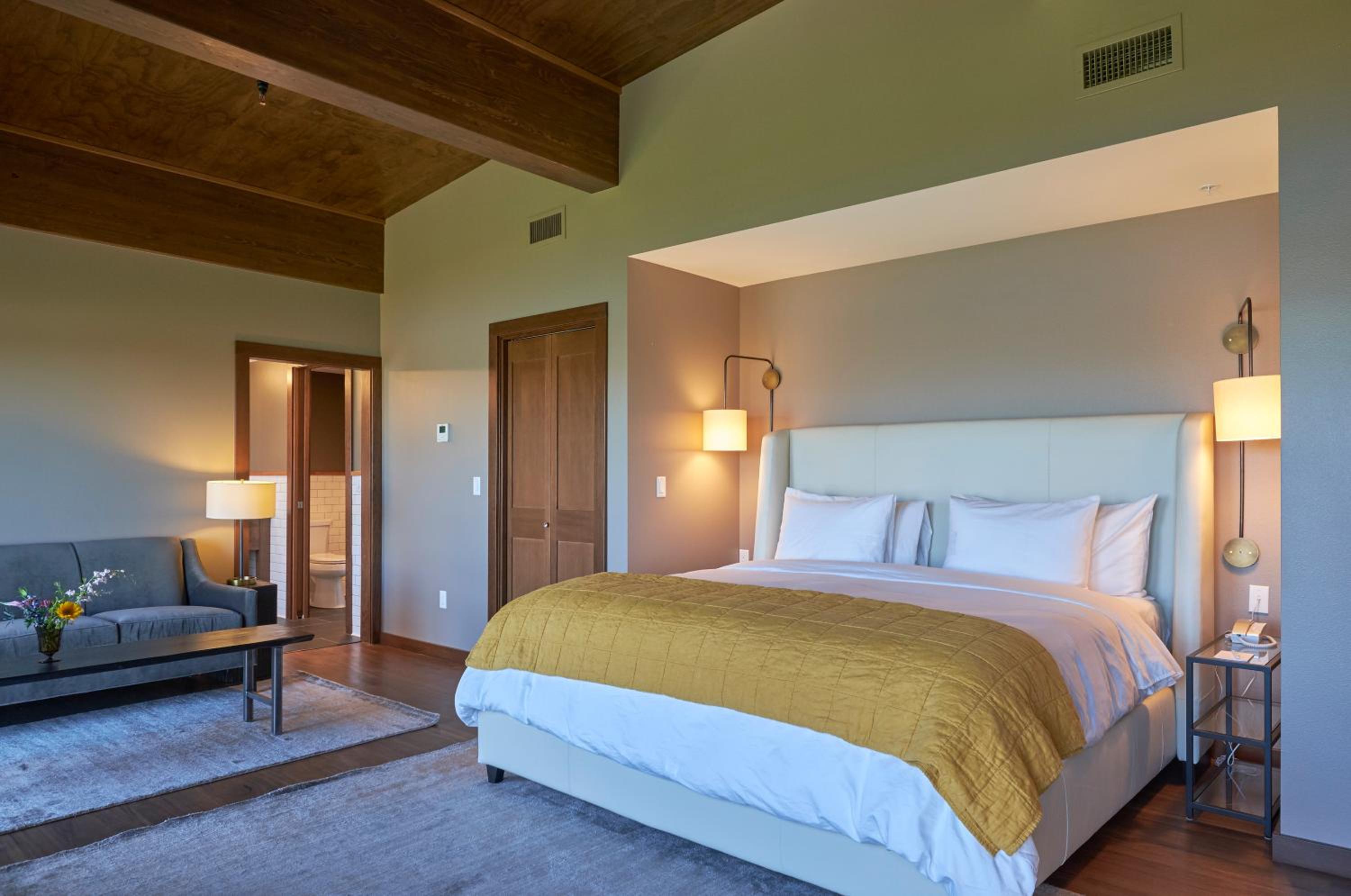 Suite with Lake View