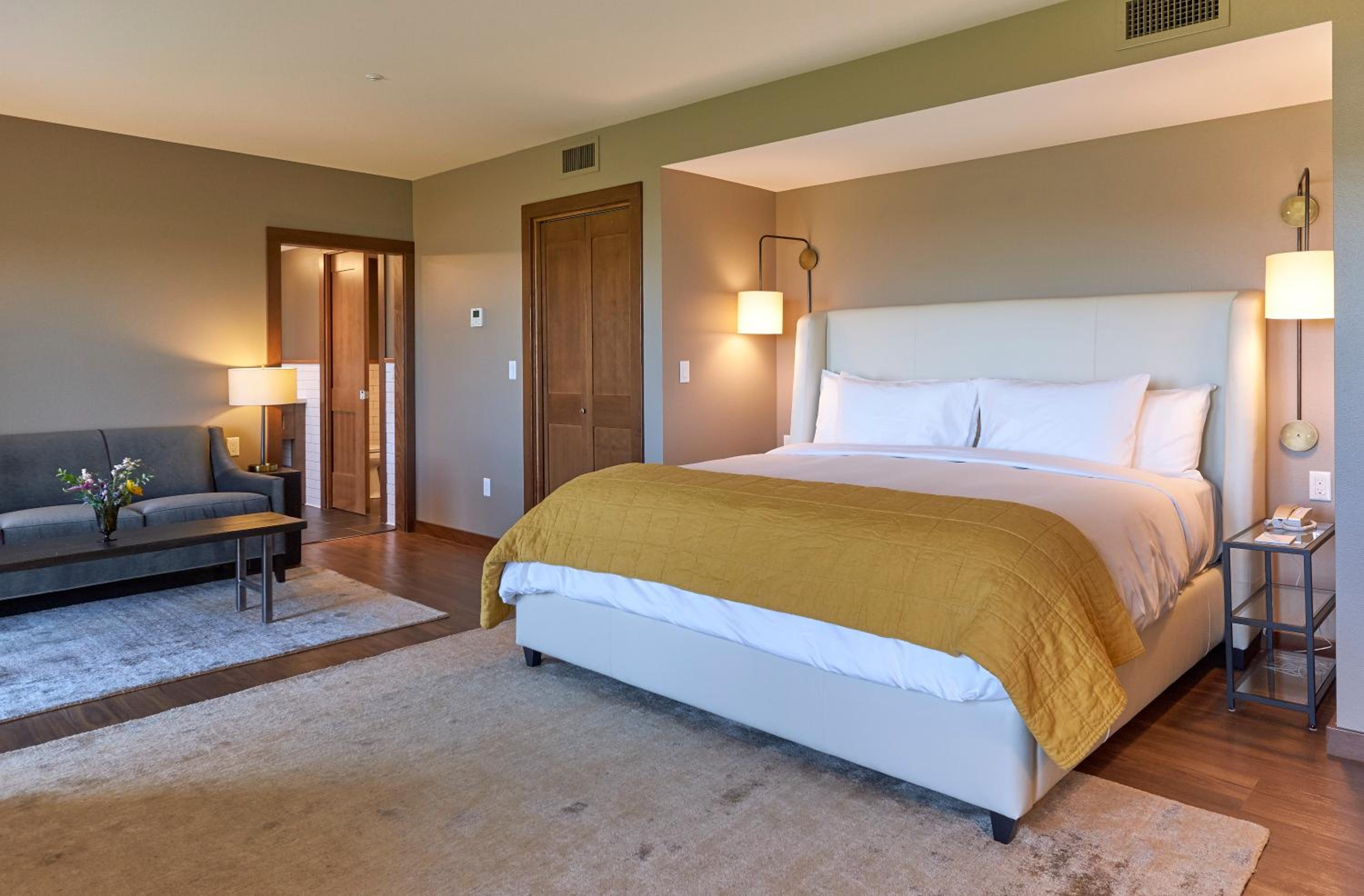 Suite with Lake View