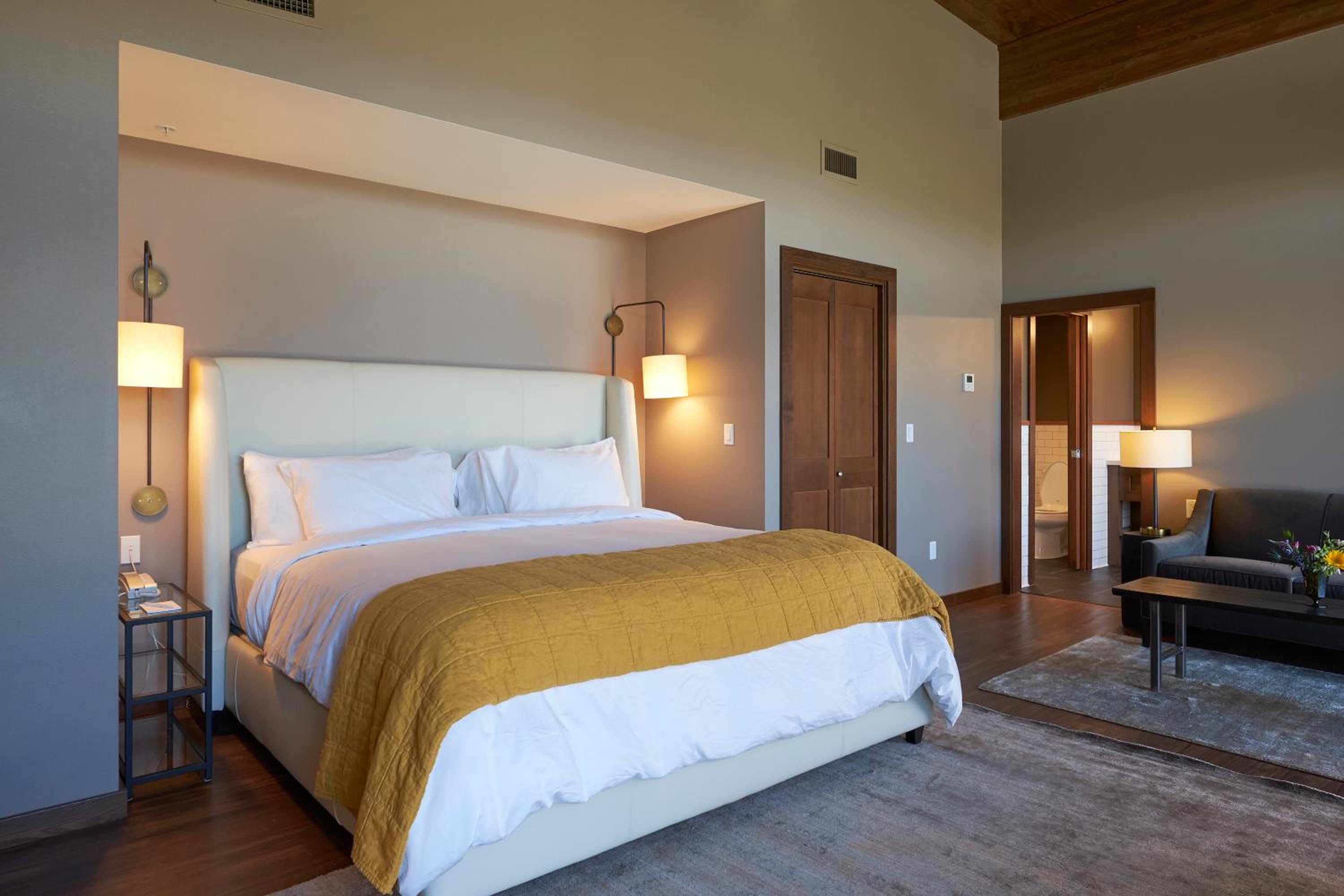 Suite with Mountain View