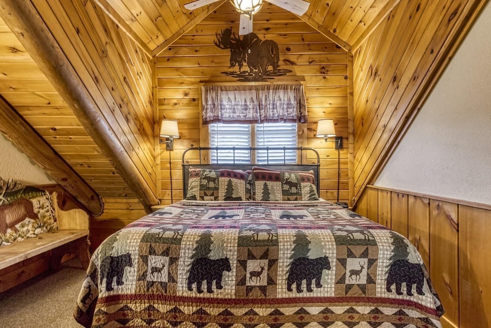 House, Multiple Beds (Lucky Logs #283)