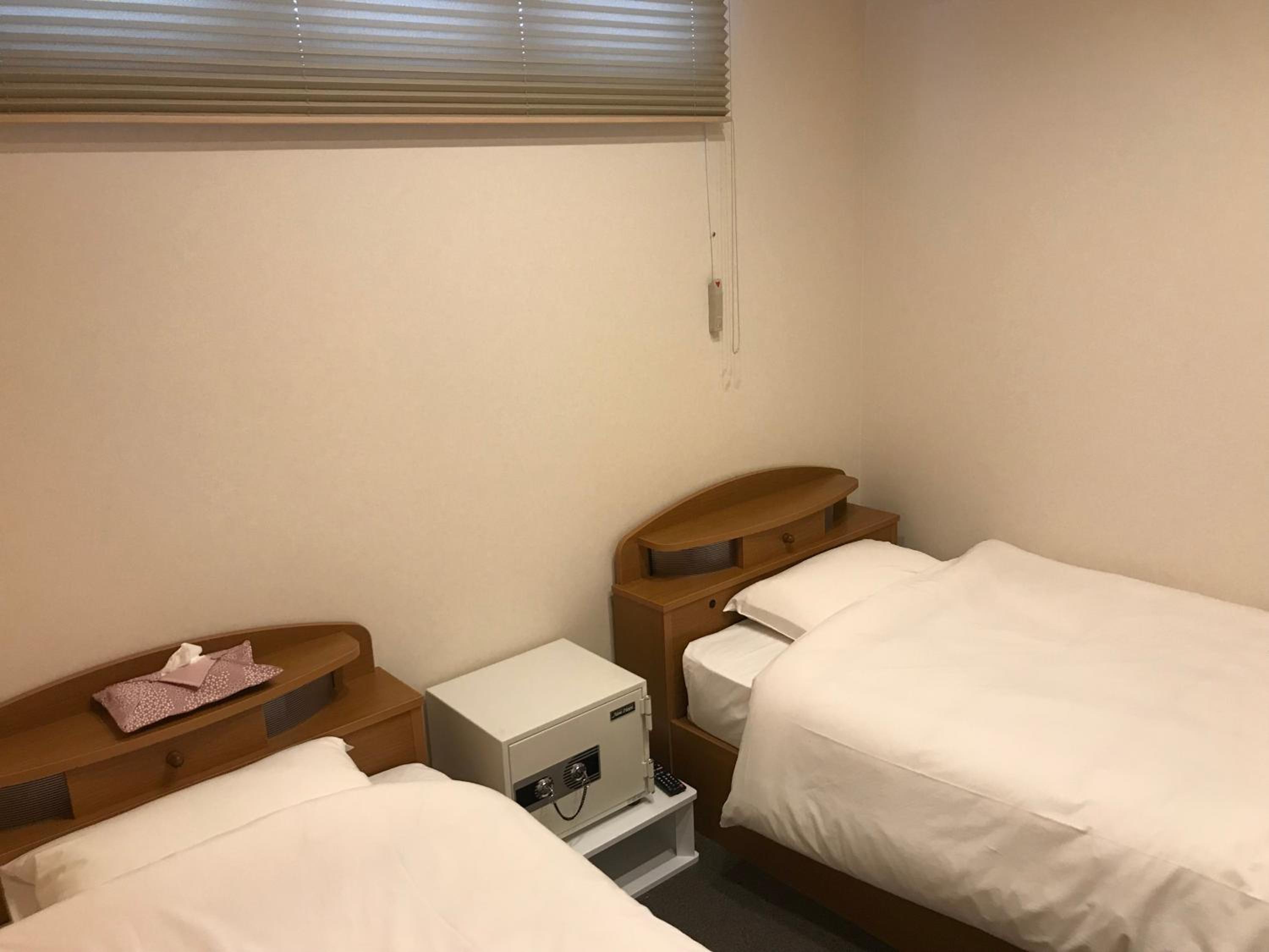 Small Twin Room With Shared Bathroom 304