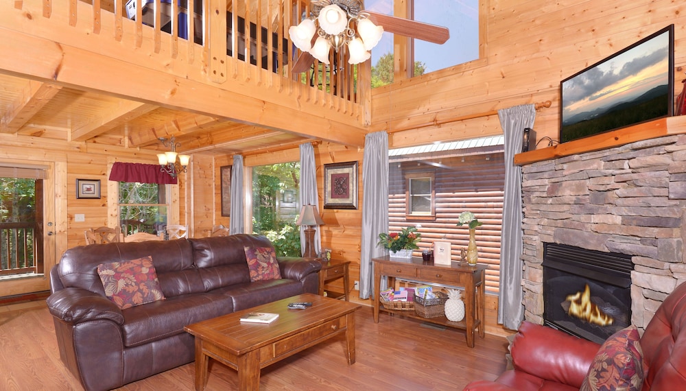 House, Multiple Beds (Whispering Creek #302)