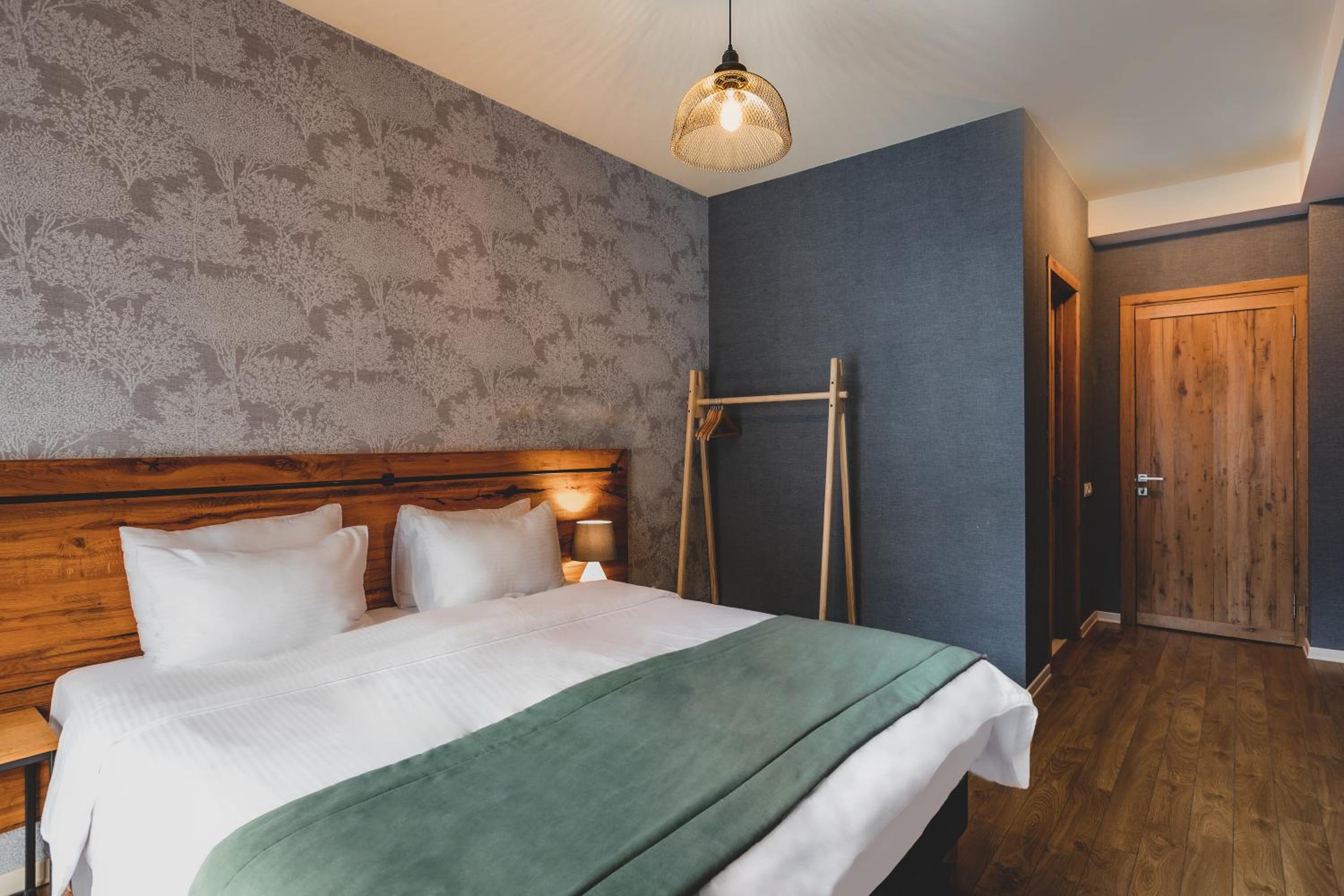 Deluxe Room with Mountain View