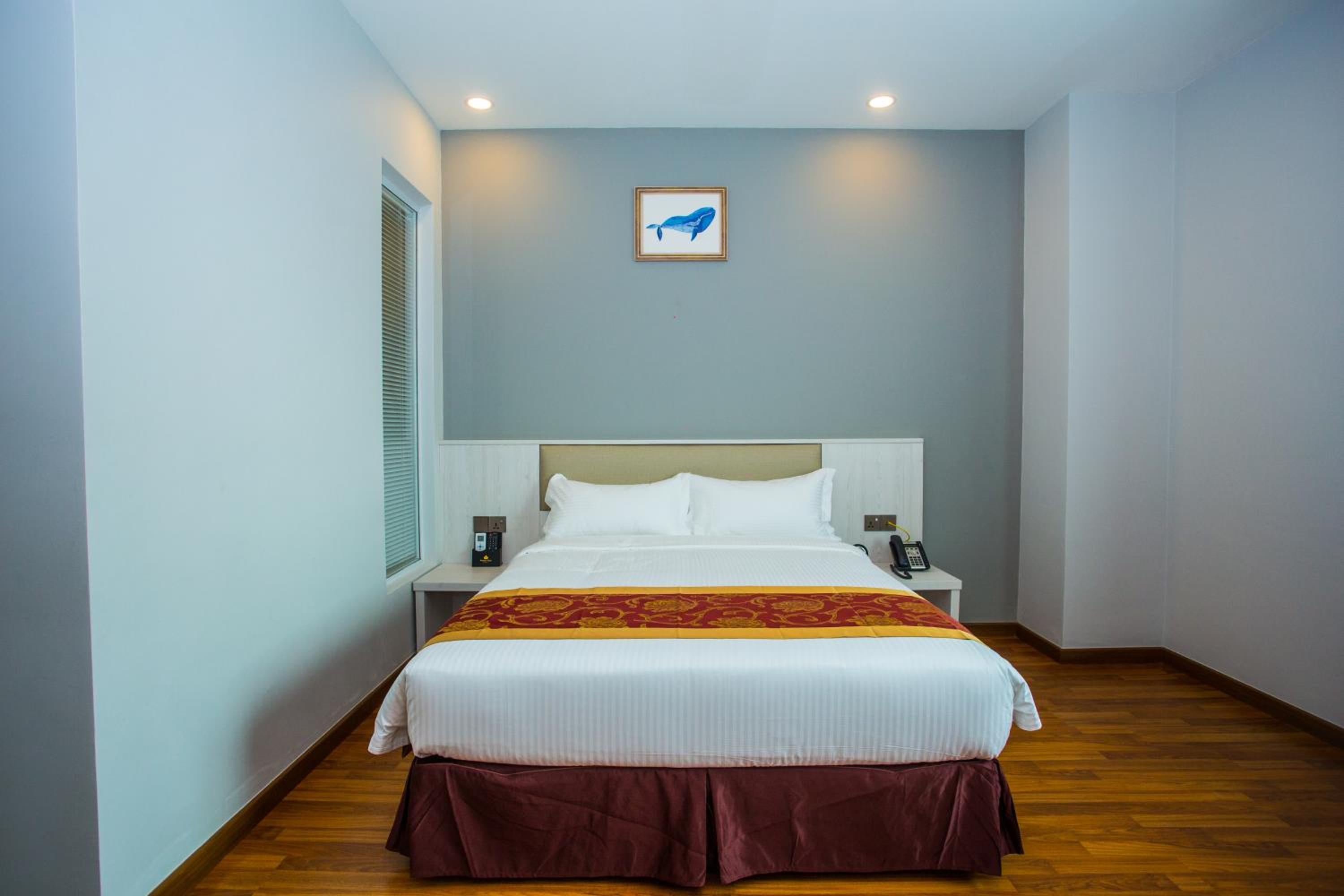 Standard Queen Room