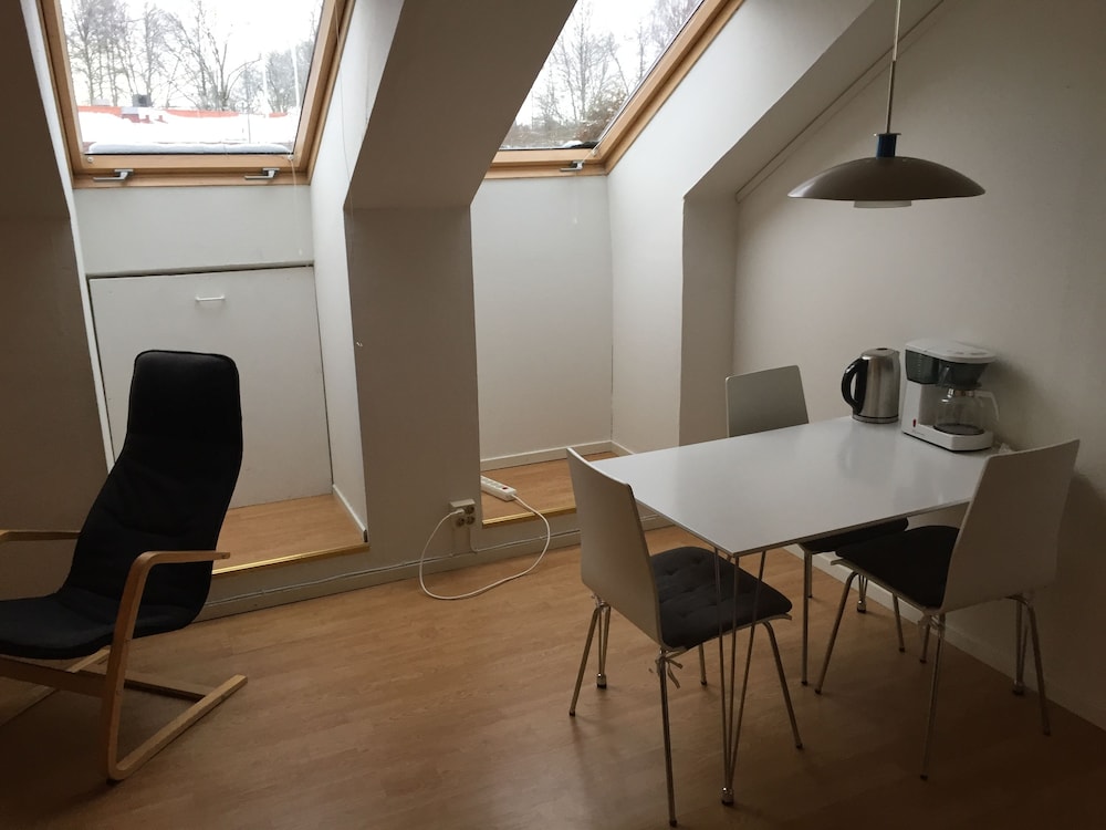 Studio, 1 Twin Bed