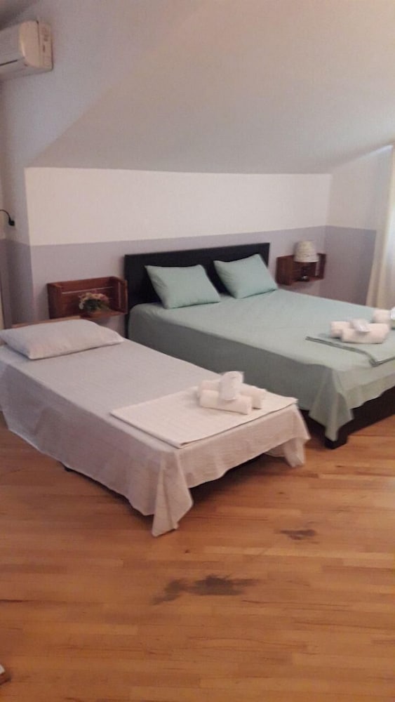 Deluxe Double Room (With Extra Bed)
