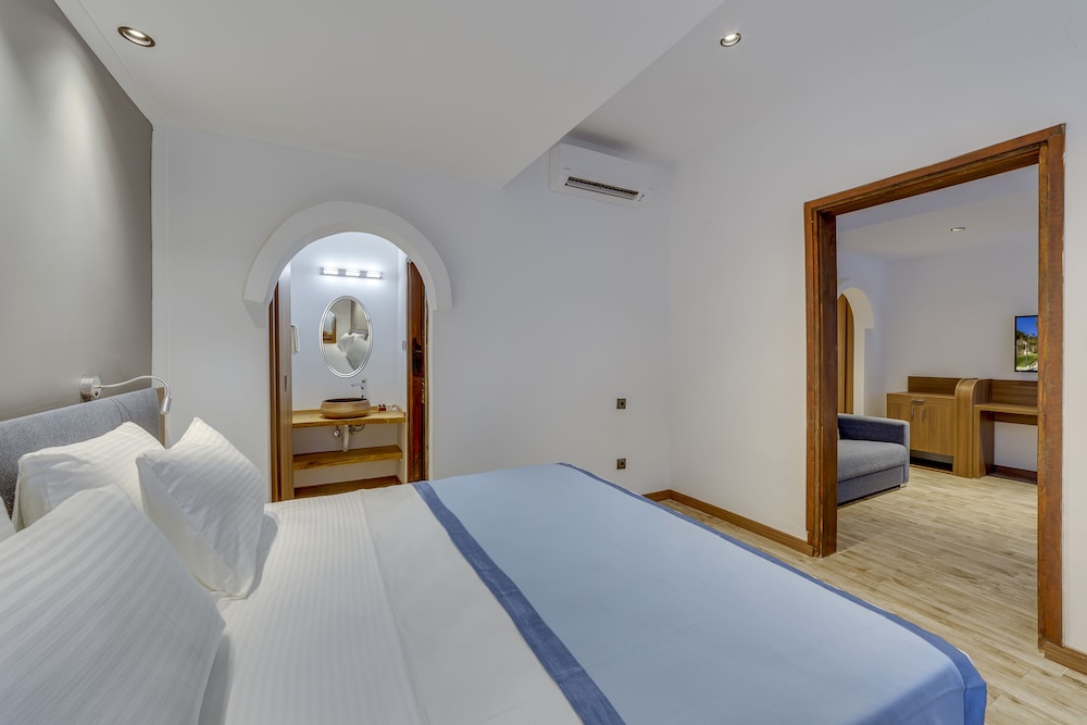 Family Quadruple Room, 2 Bedrooms