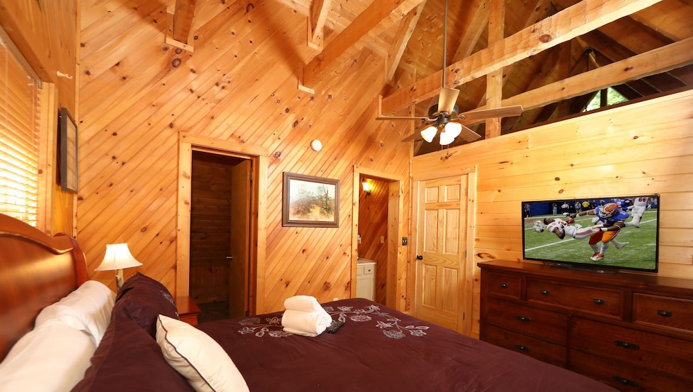 House, Multiple Beds (A Secluded Retreat #216)
