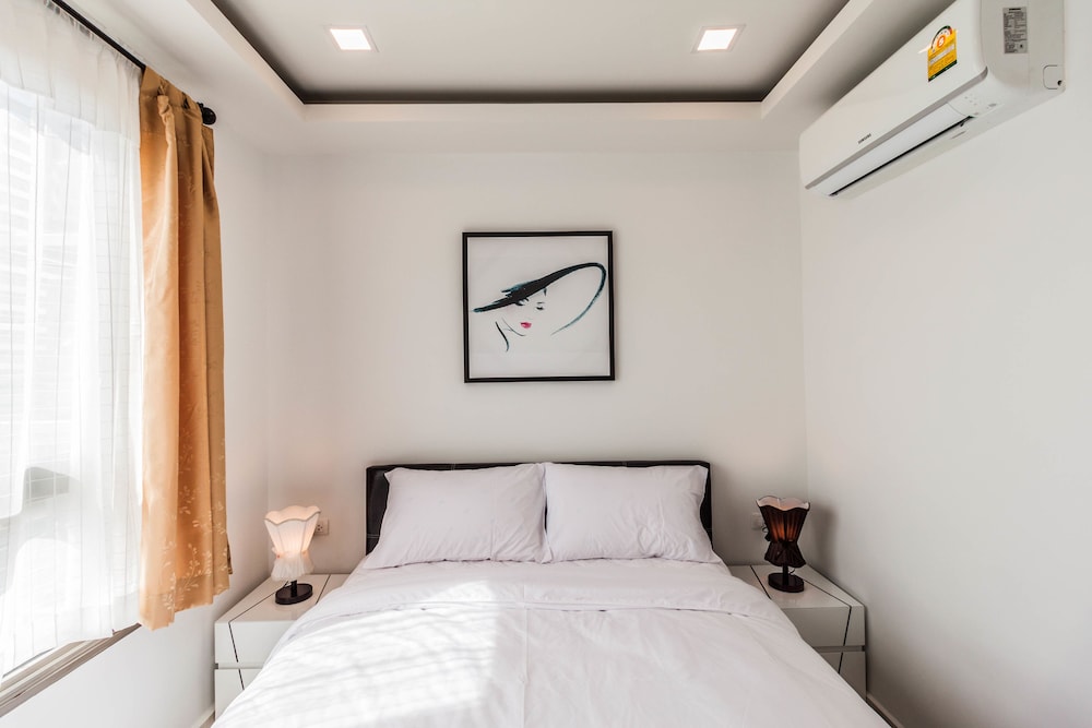 One Bedroom Apartment