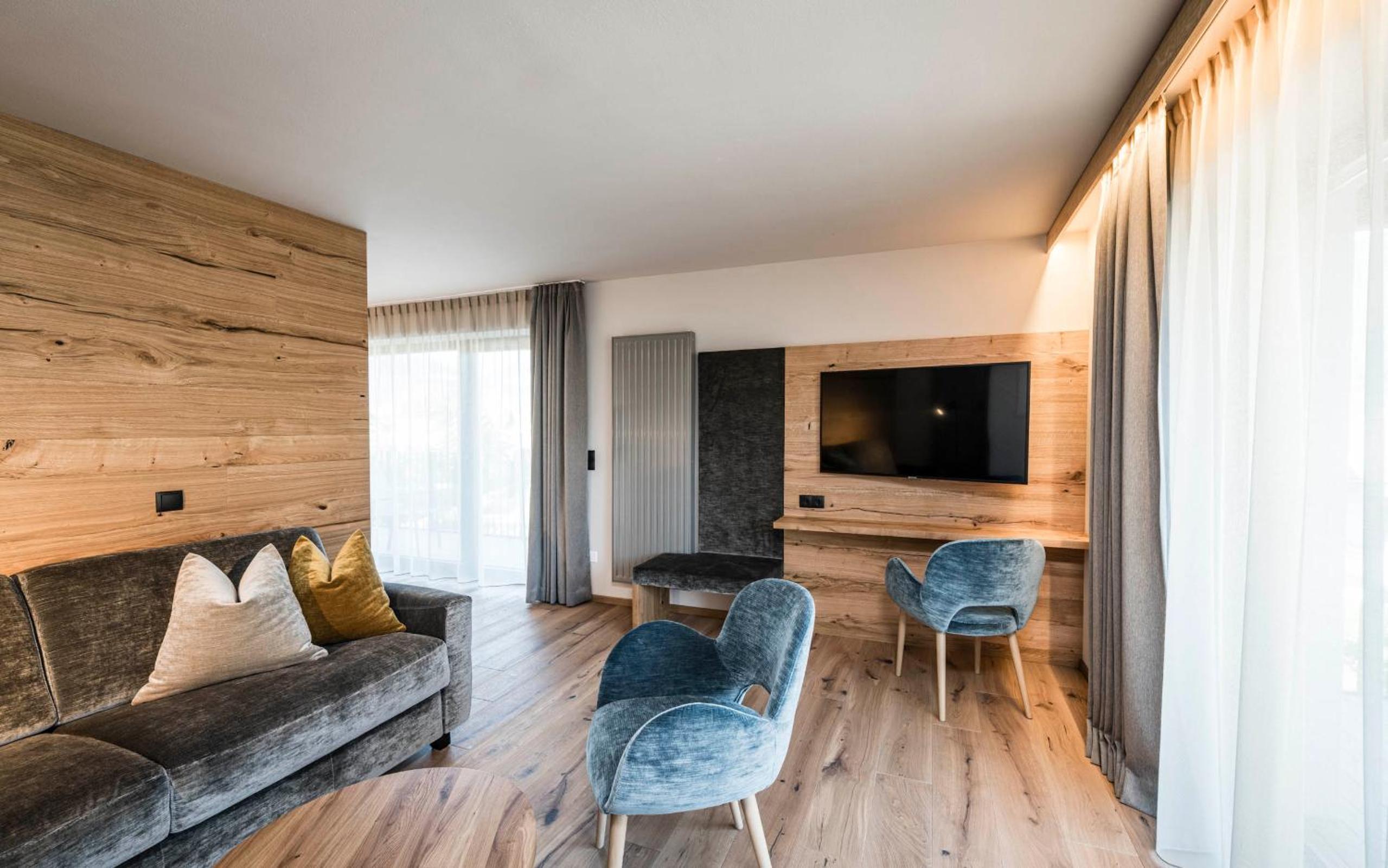 Junior Suite with Mountain View
