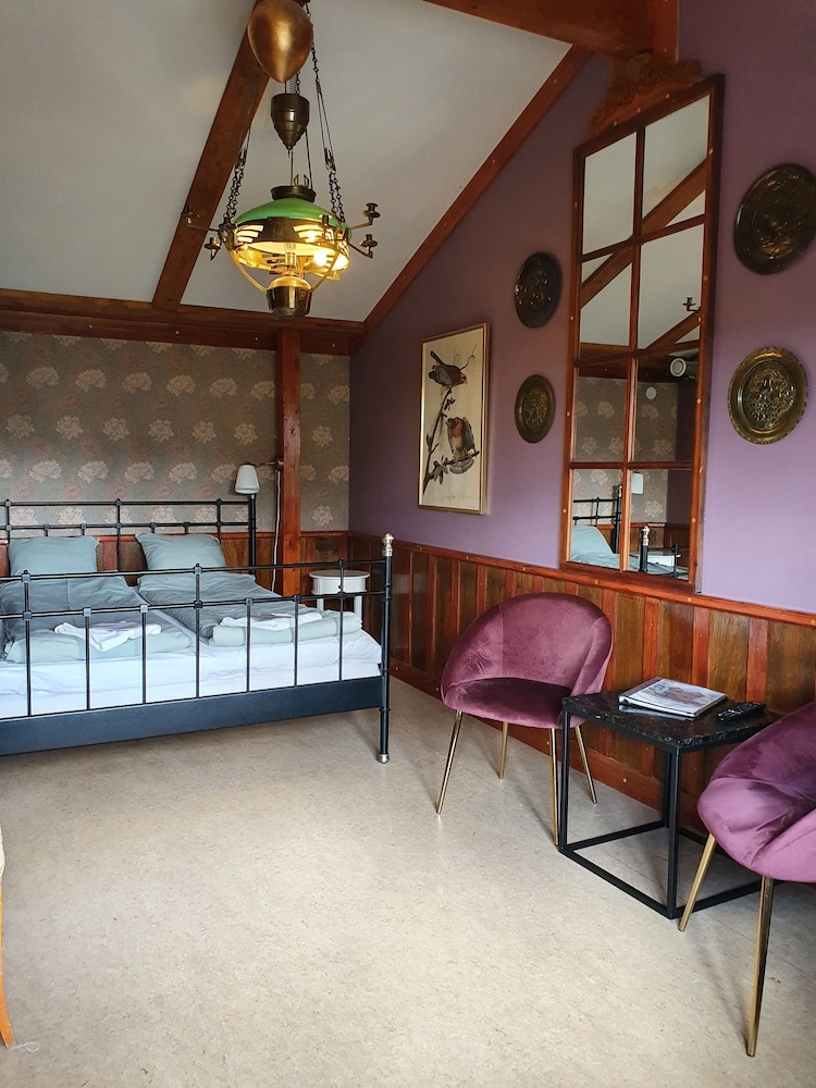 Double Room, 1 Queen Bed (Flora)