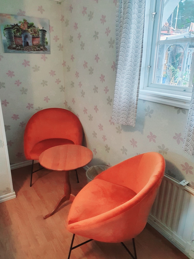 Basic Twin Room, Shared Bathroom, Garden View (Lärkan)