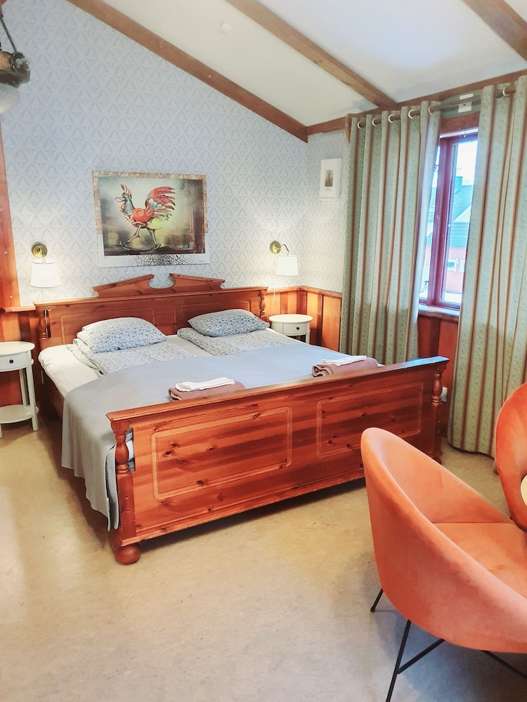Suite, Lake View (Don Carlos)