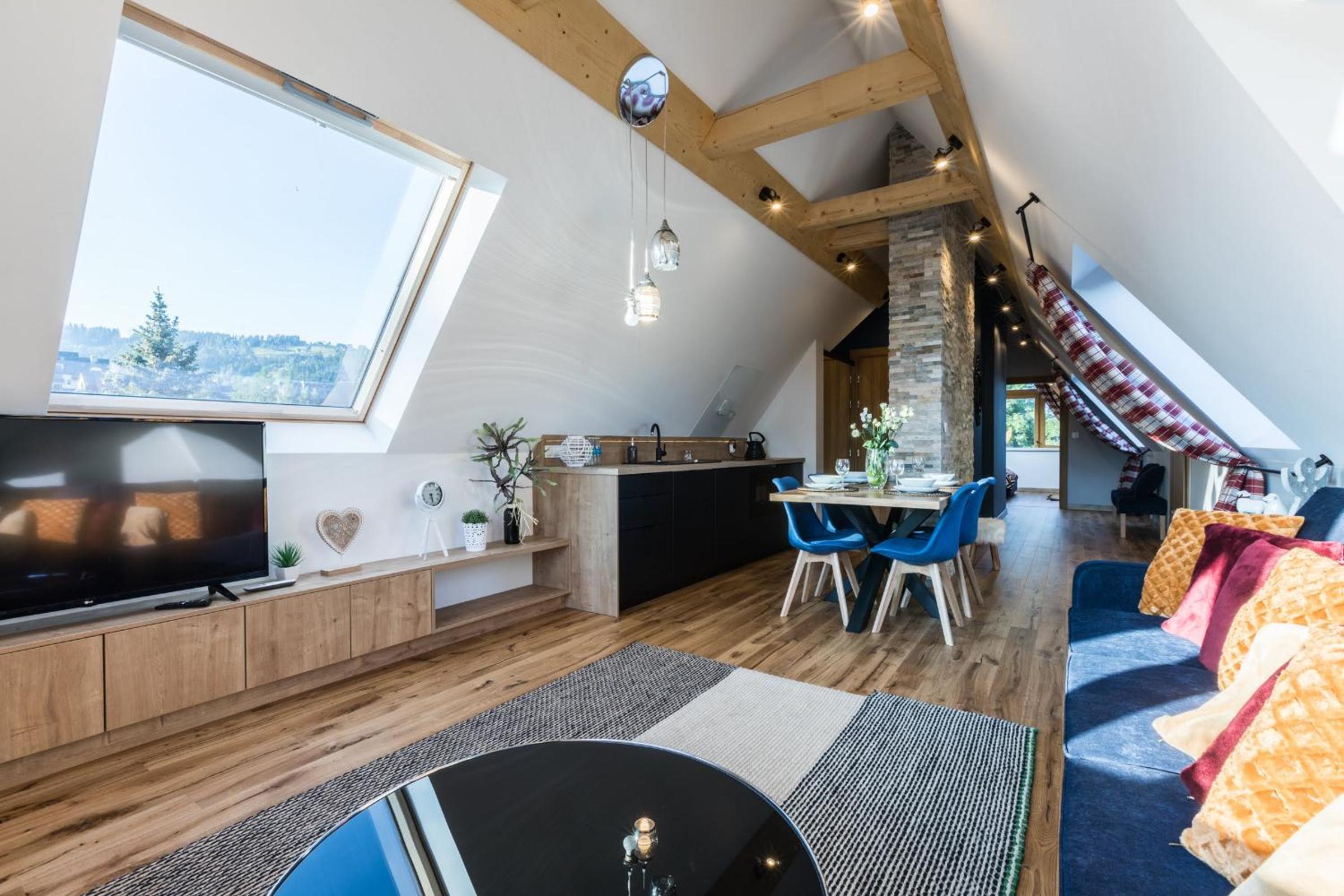 Apartment with Mountain View