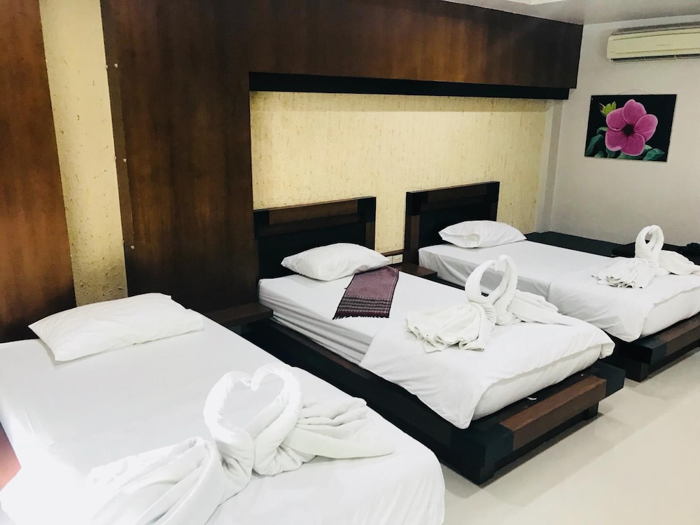 Deluxe Triple Room, Private Bathroom, Garden View