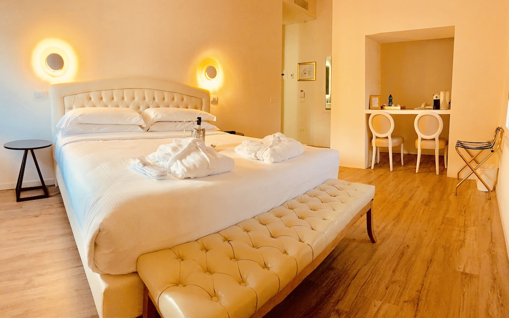 Junior Suite, City View