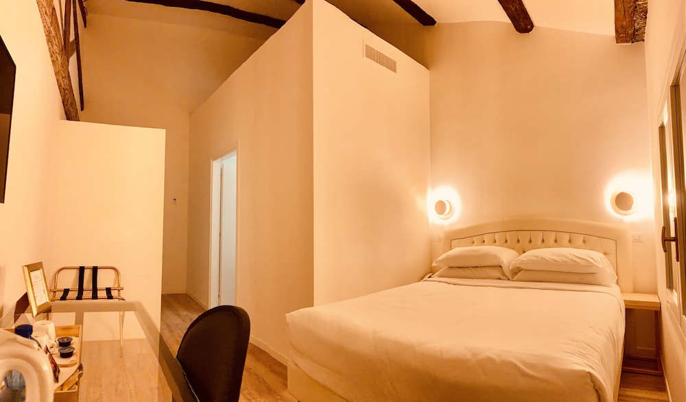 Deluxe Double Room, City View