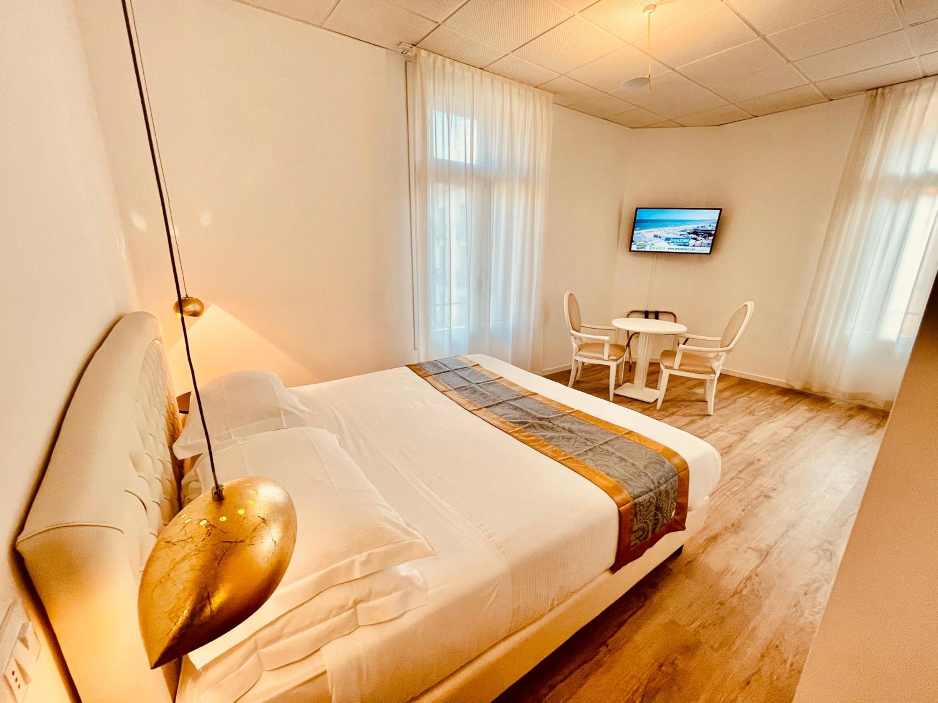 Suite with Hot Tub and Private Spa