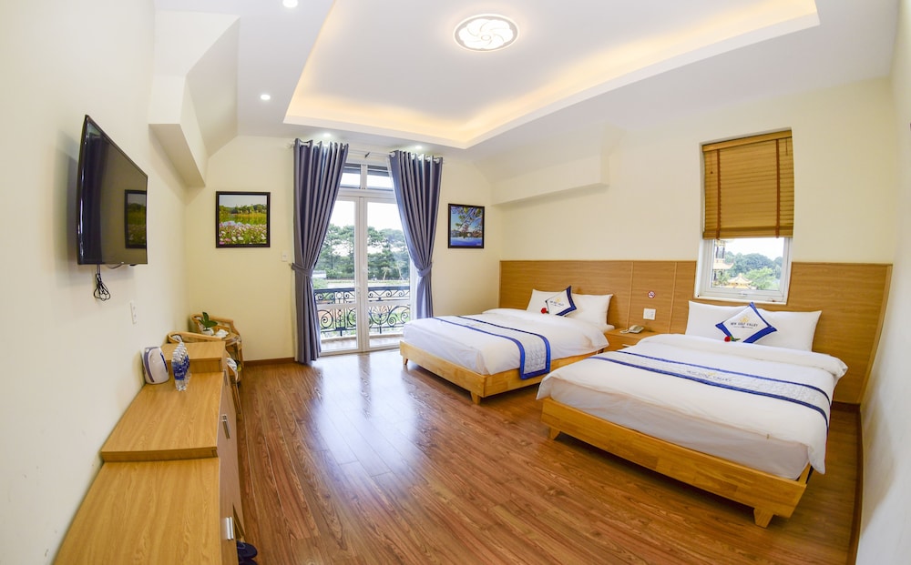 Quadruple Room, Balcony (301)