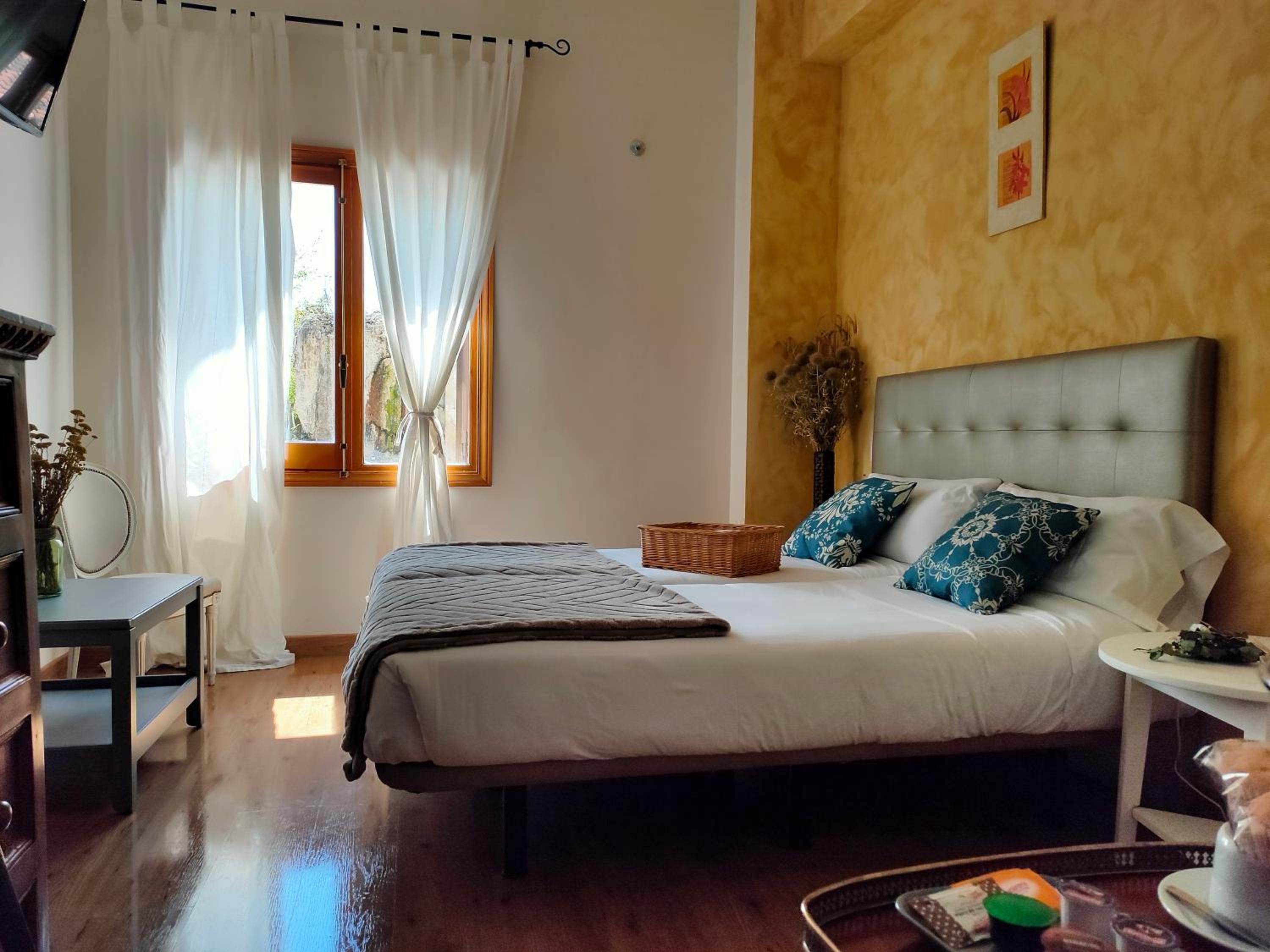 Twin Room with Private Bathroom