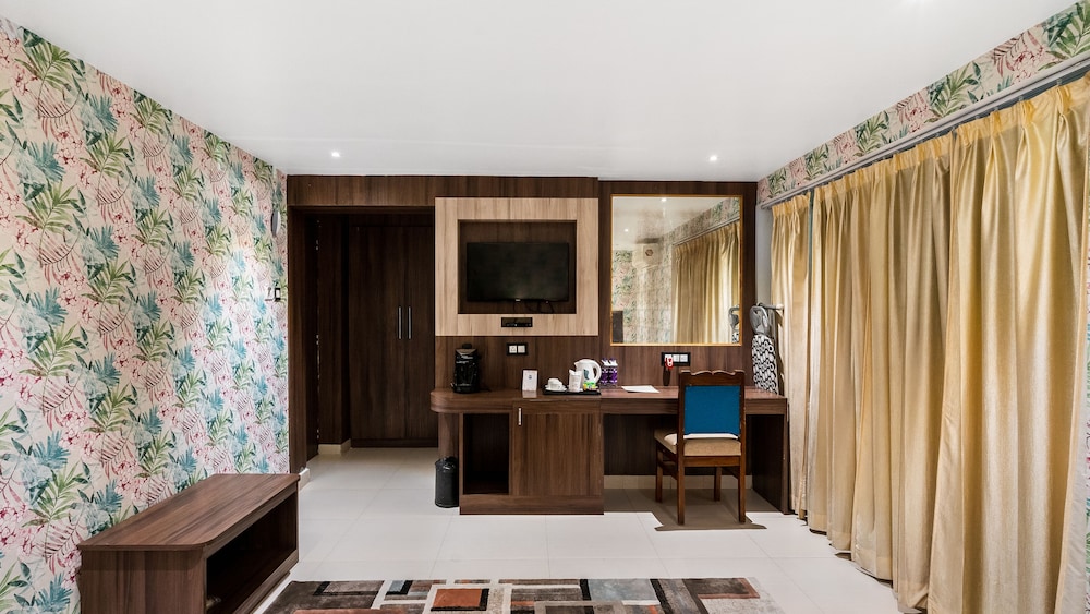 Deluxe Twin Room with Balcony, City View