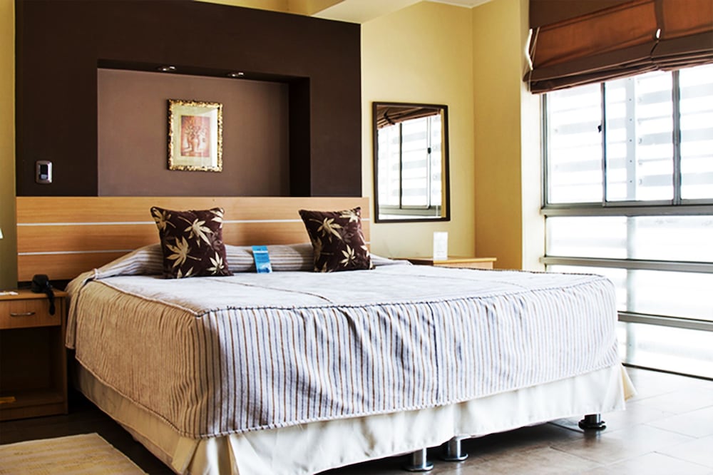 Luxury Suite, 1 King Bed, Non Smoking, Private Bathroom