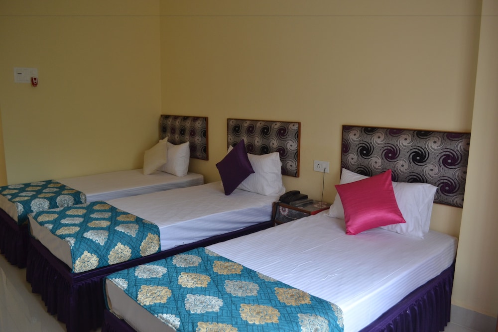 Air Conditioner Club Triple Bedroom